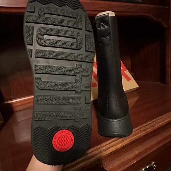 FitFlop Black Leather Platform Chelsea Boots - Picture 3 of 4